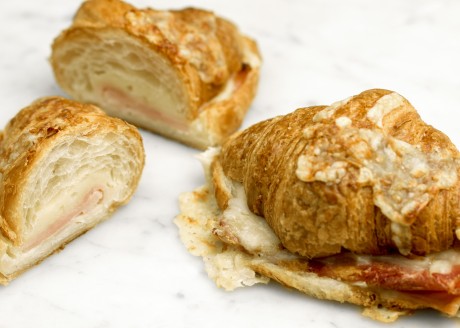 CROISSANT AU JAMBON ET BECHAMEL